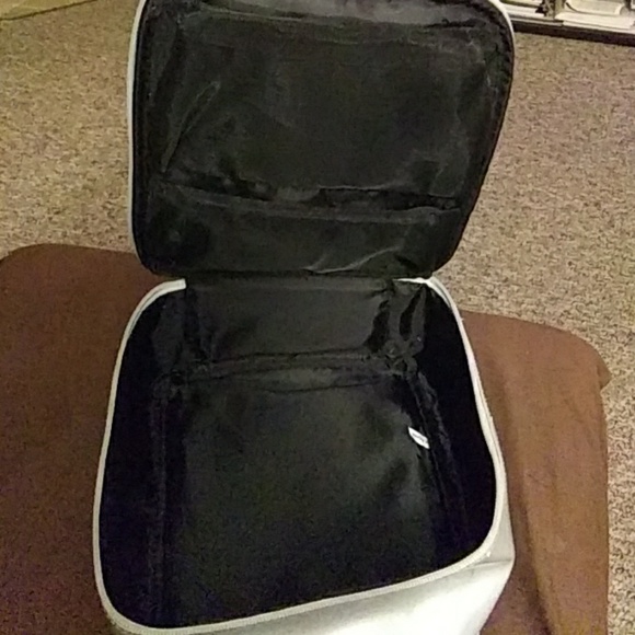 Alcántara double zip cosmetics bag. - Picture 5 of 8